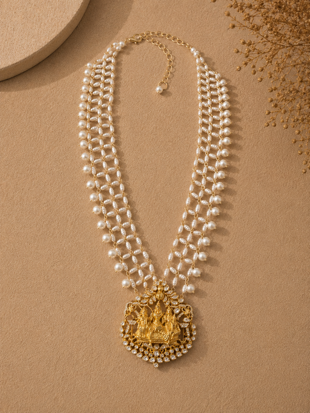 TRIKAA NECKLACE