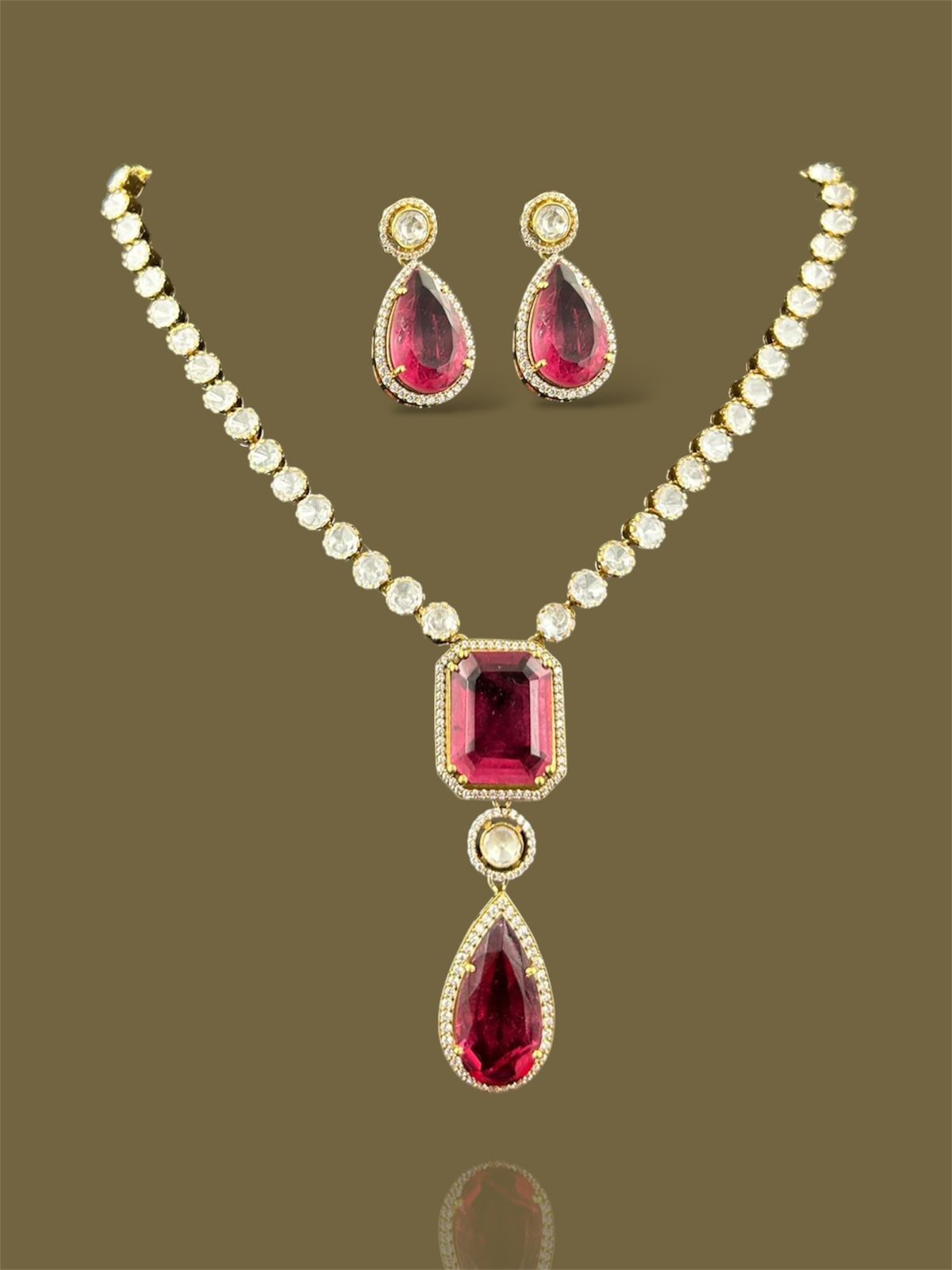 Description and name left Avera necklace