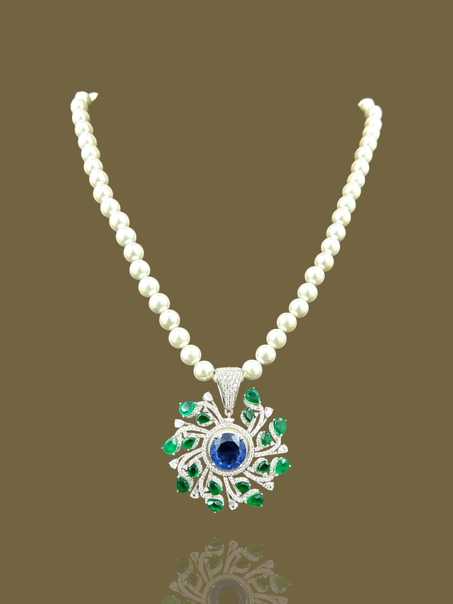 AARINI PEARL NECKLACE